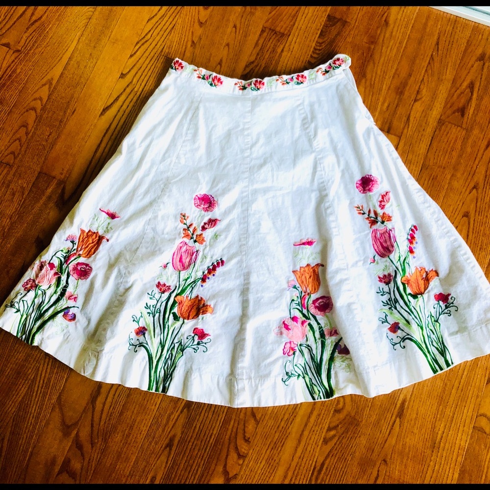 Persaman New York Skirt Embroidered Spring Flowers